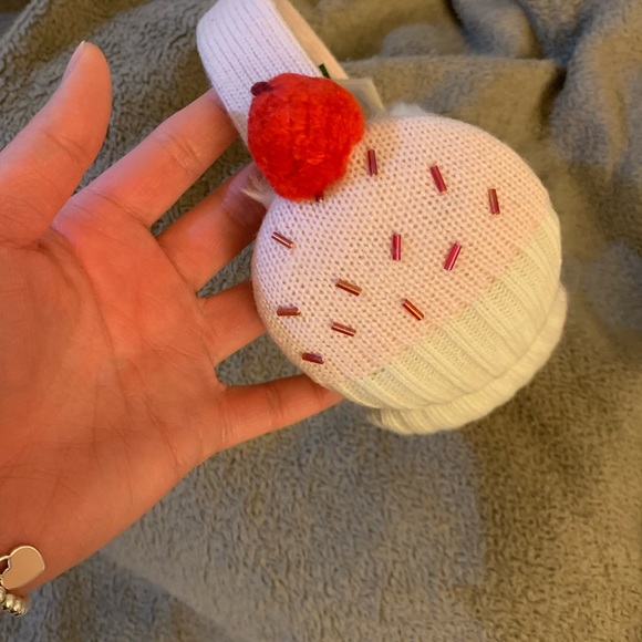 Kate Spade Women's Cupcake Earmuffs, Cream/Pink. - Picture 9 of 12